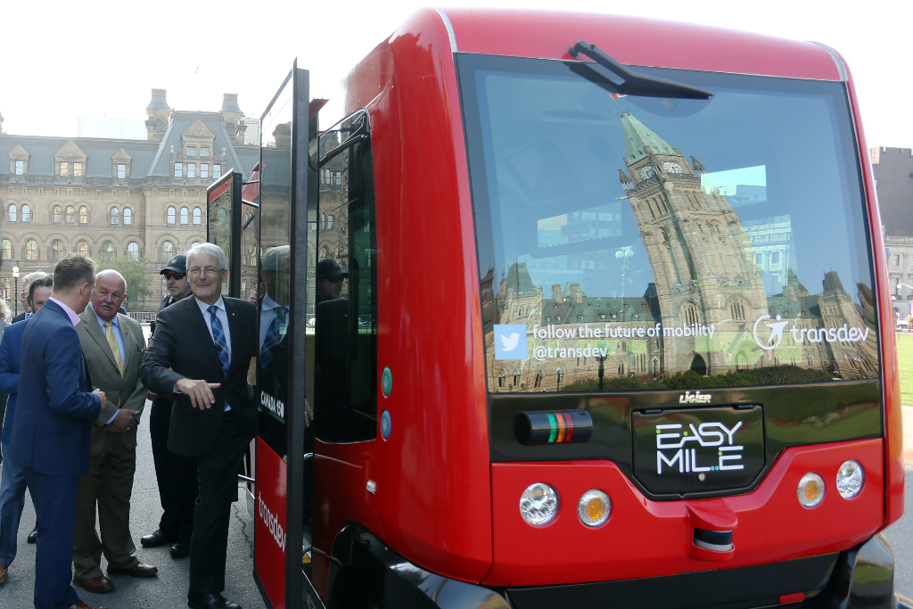 Autonomous car drives politicians around the Hill