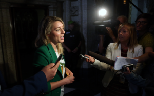 Experts to ‘find solutions’ in broadcast, telecom review: Joly