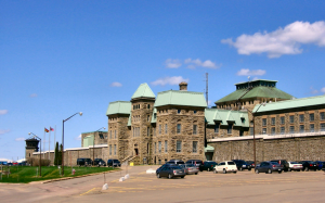 Ottawa struggles to stop prisoners from using illicit mobile devices