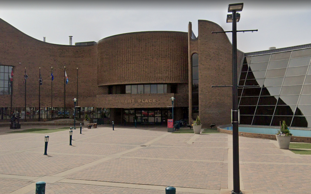 Telus' claim about Huawei equipment met with scorn in St. Albert, Alta. 