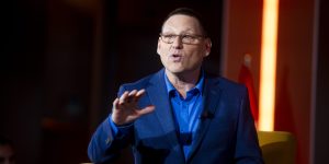 NDP leadership candidate proposes national public telecom options, sparking debate amongst advocacy groups