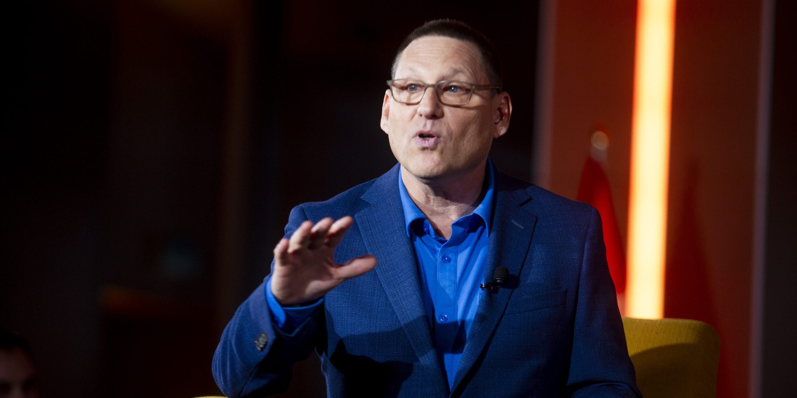 NDP leadership candidate proposes national public telecom options, sparking debate amongst advocacy groups